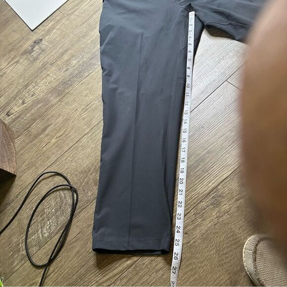 Lululemon Charcoal Athleisure Crop Pant in Size 34W x 26IS - Picture 6 of 8
